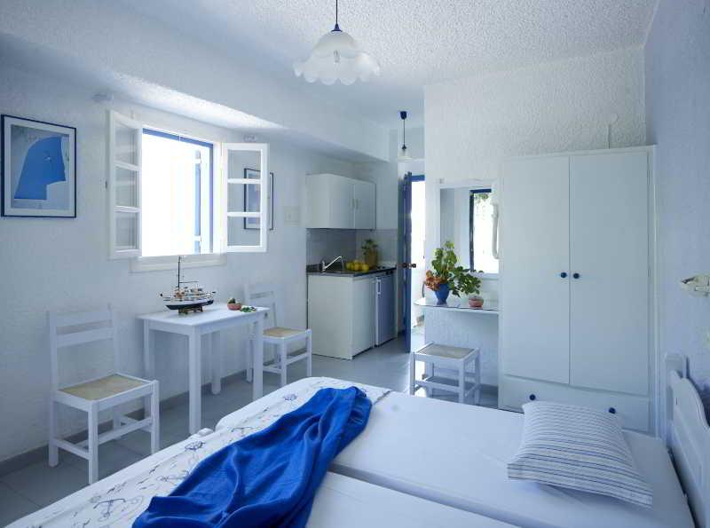 Ninetta'S Studios Poros Town Bagian luar foto